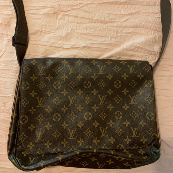 Louis vuitton messenger bag - Picture 3 of 4